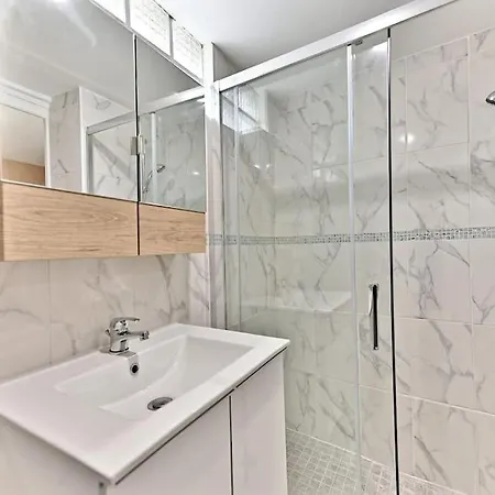 Spacieux Rez-de-chaussee Banlieue Paris Apartment *